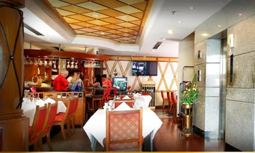 Majestic Suites Hotel Restauration Photos