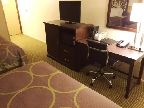 Super 8 by Wyndham Idaho Falls Rooms Photos