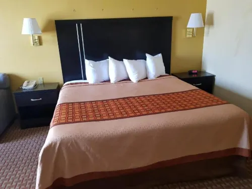 Rodeway Inn & Suites Rooms Photos