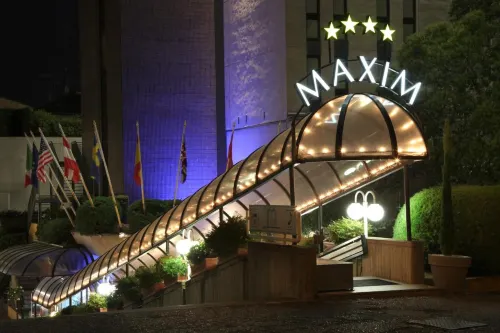 Hotel Maxim Exterior Photos
