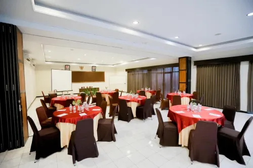 Cakra Kusuma Makanan Photos