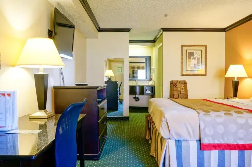 Ramada by Wyndham Ontario Phòng Photos