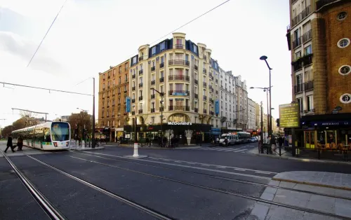 Hipotel Paris Printania Maraîchers. À proximité de l'hôtel Photos