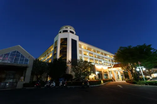 Surin Majestic Hotel Exterior Photos