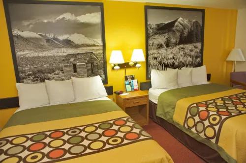 Super 8 by Wyndham Elko Rooms Photos
