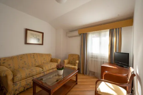 Miranda & Suizo Rooms Photos