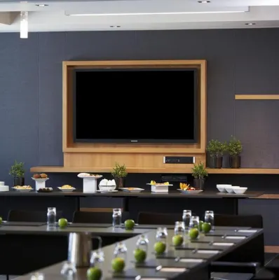 Le Germain Hotel Maple Leaf Square Business Facilities Photos
