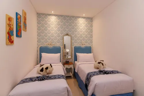 M Home Photos