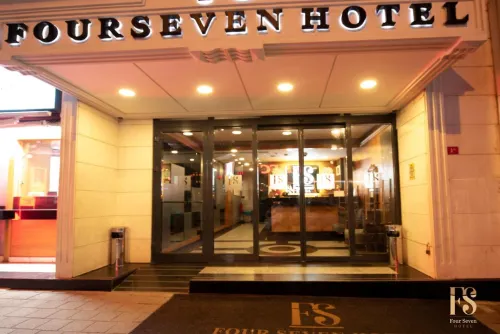 Four Seven Hotel Extérieur Photos