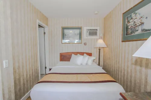 Canadas Best Value Inn Chinook Station Rooms Photos
