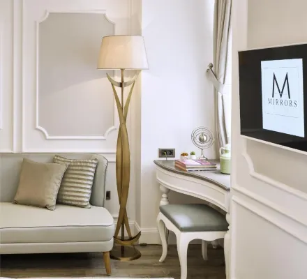 Mirrors Hotel Camere Photos