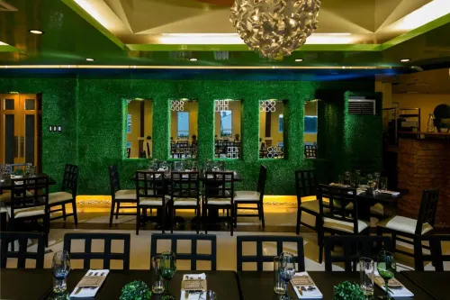 950 Condotel Dining Photos