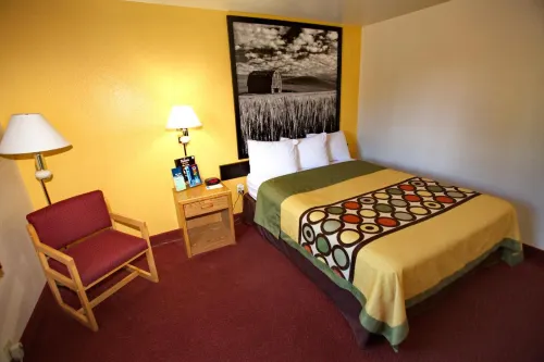 Super 8 by Wyndham Elko Rooms Photos