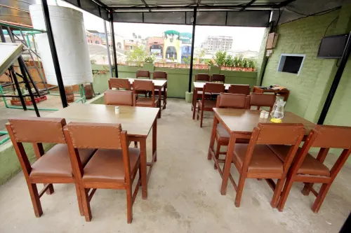 Hotel Backpackers Inn Restauration Photos
