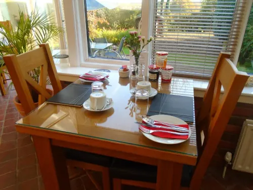 Trumbles Gatwick B&B Dining Photos