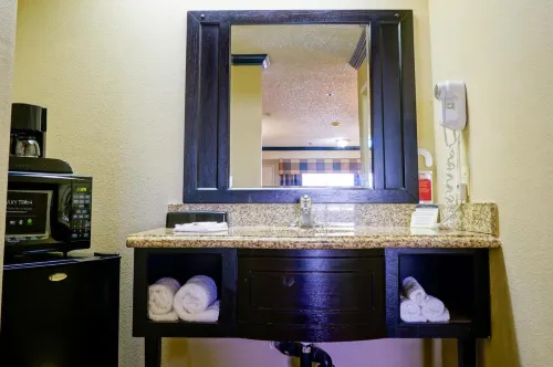 Ramada by Wyndham Ontario Photos