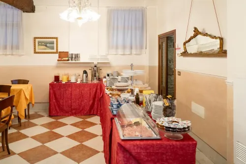 Hotel Tivoli Dining Photos