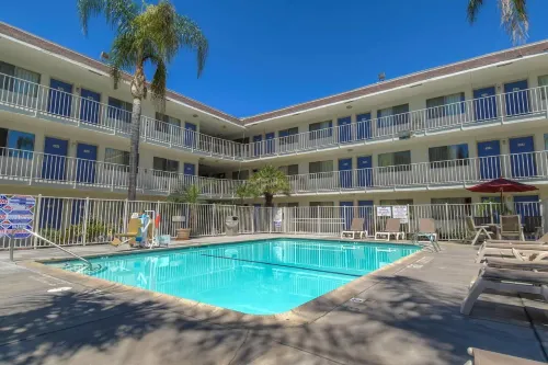 Motel 6 San Bernardino, CA - North Freizeit und Erholung Photos