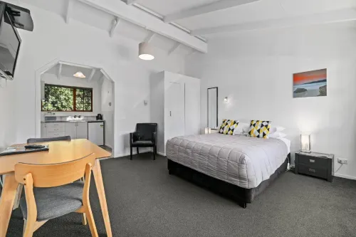 Colonial Lodge Motel Photos