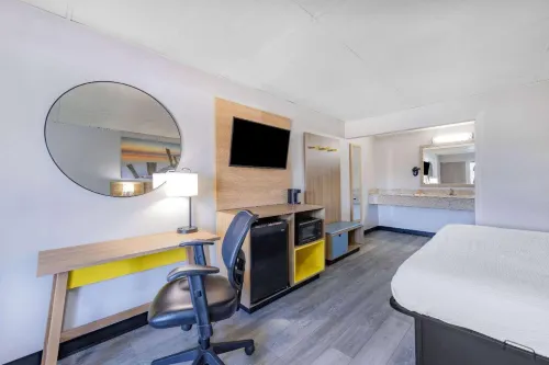 Days Inn by Wyndham Fredericksburg North Rooms Photos