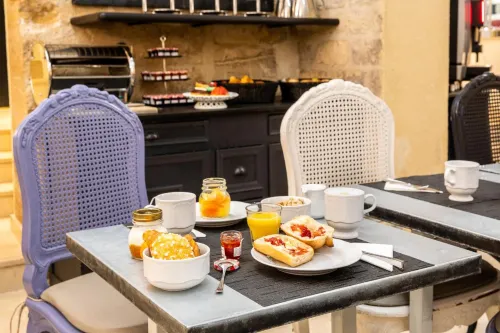 Hôtel des Ducs d'Anjou Dining Photos