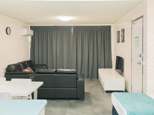 Trickett Gardens Holiday Inn Photos