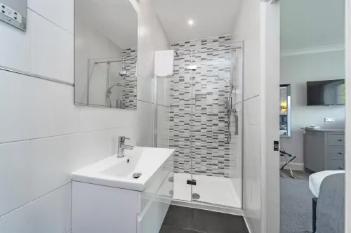 Mentone Hotel Rooms Photos