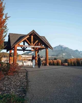 Basecamp Lodge Golden Near Hotel Photos