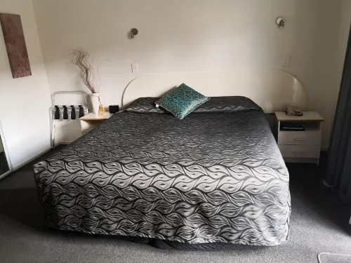 Annabelle Court Motel Rum Photos