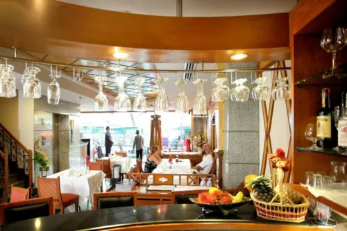 Majestic Suites Hotel Restauration Photos