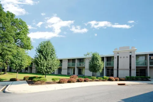 Howard Johnson by Wyndham Newburgh/West Point Exterior Photos