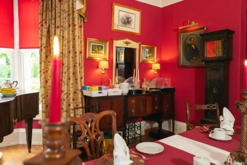 Grosvenor Villa Dining Photos