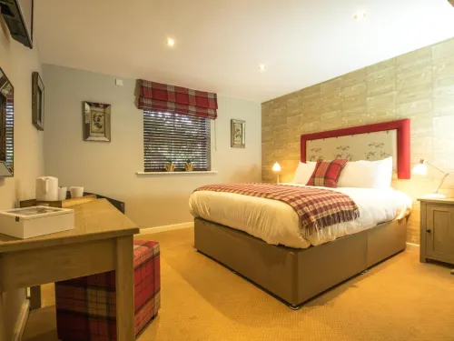The World's End - Northampton Rooms Photos