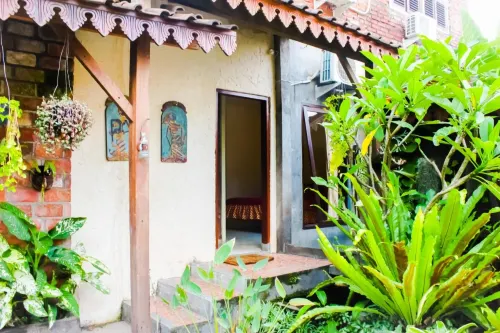 Griya Gribig Guest House Mitra RedDoorz Eksterior Photos