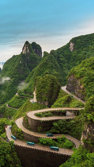5D4N • Classic Changsha to Zhangjiajie & Fenghuang with Tianmen Mountain Scenery, Glass Bridge Thrills and 2 Ancient Towns · Relaxed Journey by 7-14 Seat Business Van