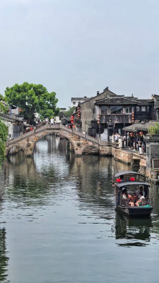 7D6N • Jiangnan Water Town & Disney Escape: Jinmao Tower Observation Deck - Nianhua Bay - Humble Administrator's Garden - Wuzhen - Shanghai Disney Resort