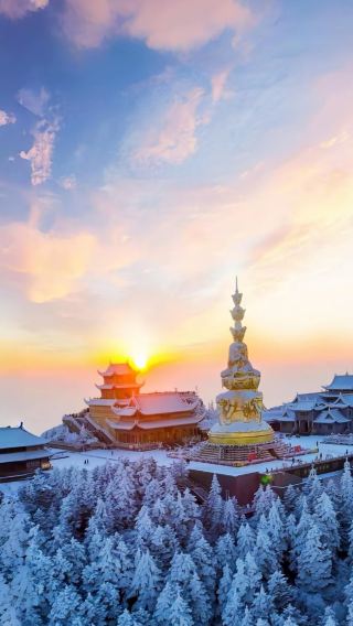 10天9晚 • 成都·樂山大佛·峨眉山·九寨溝·黃龍·都江堰·熊貓·三星堆·青城山「高鐵一等座·九寨溝VIP觀光車·住希爾頓和洲際飯店」