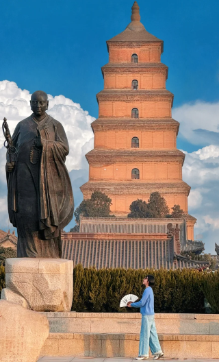 10D9N • A 10-day, 9-night itinerary that spans Shaanxi, Gansu, and Xinjiang provinces, offering a comprehensive journey through the millennia-old Great Silk Road.