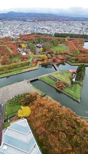 6日5晚 • 北海道~道南 秋日溫泉6天之旅  賞紅葉名所(五稜郭公園~登上展望台賞星形要塞、北海道神宮、洞爺湖展望台、大沼國定公園)、函館山(乘吊車賞夜景)、函館熱帶植物園、北國優駿公園