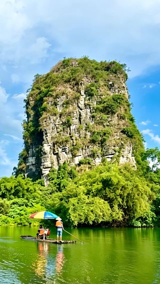 4D3N • Stay at Sheraton Hotel for 1 night and Yangshuo 2 nights: Guilin Li River 4-star cruise, Impression Sanjie Liu show, and Yulong River bamboo rafting