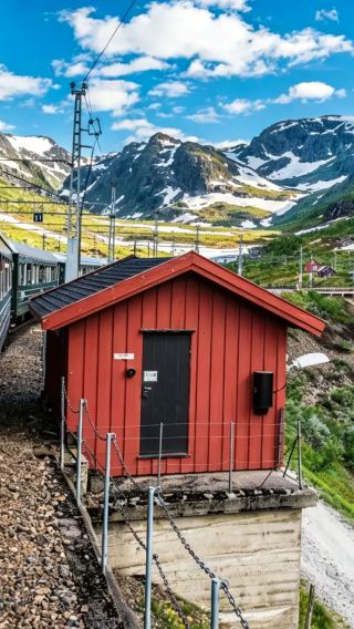 11D10N • Customize your trip: Finland + Norway: Santa Claus Village + Aurora glass igloo accommodation + Sampo Icebreaker cruise + King crab fishing on icy sea + Crossing the Arctic Circle