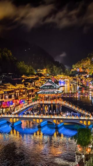 11天10晚 • 長沙＋張家界＋鳳凰古城＋郴州「高鐵直達＆省時省心」世界遺產＋千年古鎮＋仙境郴州＋網紅都市一次玩遍｜全程入住 4 鑽高檔飯店