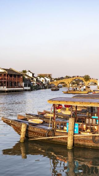 2D1N • Shanghai highlights: Yu Garden, Zhujiajiao Water Town, City God Temple & The Bund with hotpot lunch