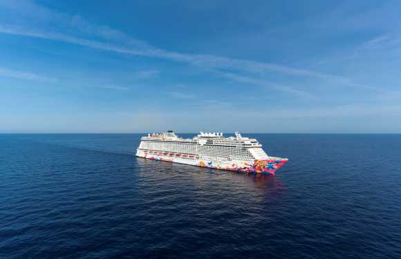 Genting Dream cruise - Dream Cruises