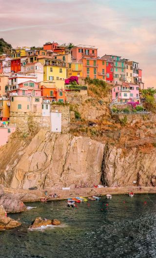 9D8N • Italy