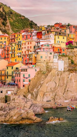 9D8N • Italy