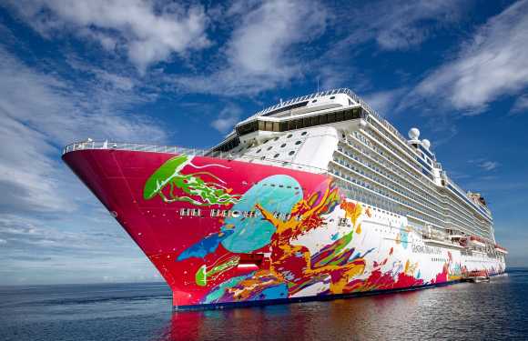 Genting Dream cruise - Dream Cruises