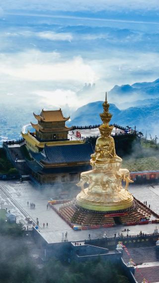 7泊8日 • 四川・重慶大周遊：成都ジャイアントパンダ繁殖研究基地、楽山市、峨眉山、都江堰、青城山、三星堆遺跡を1度の旅で巡る