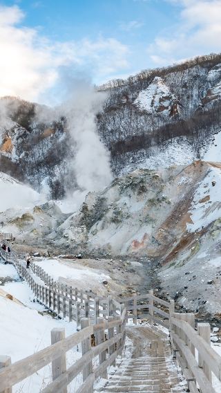 8D7N • Hokkaido winter wonderland: Otaru Canal + Noboribetsu Onsen + Lake Toya + Sapporo: Furano ski experience