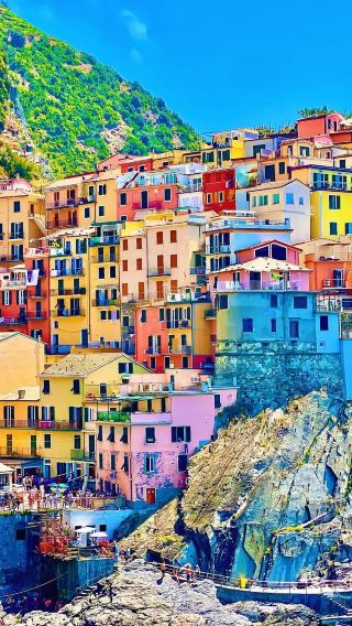 11D10N • France + Switzerland + Italy : 6-15 Pax Small Group & Stay in Burgundy Medieval Castle Hotel + Savor Authentic Italian Cuisine + Cinque Terre Scenic Train + Jungfrau Cable Car